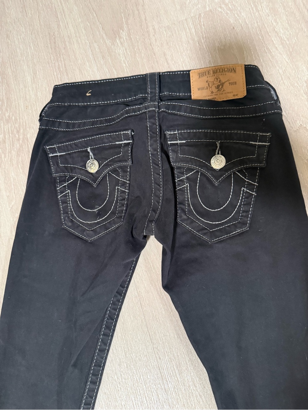Rare-women’s BLACK True Religion Black Slim Jeans with Signature flap Pockets.